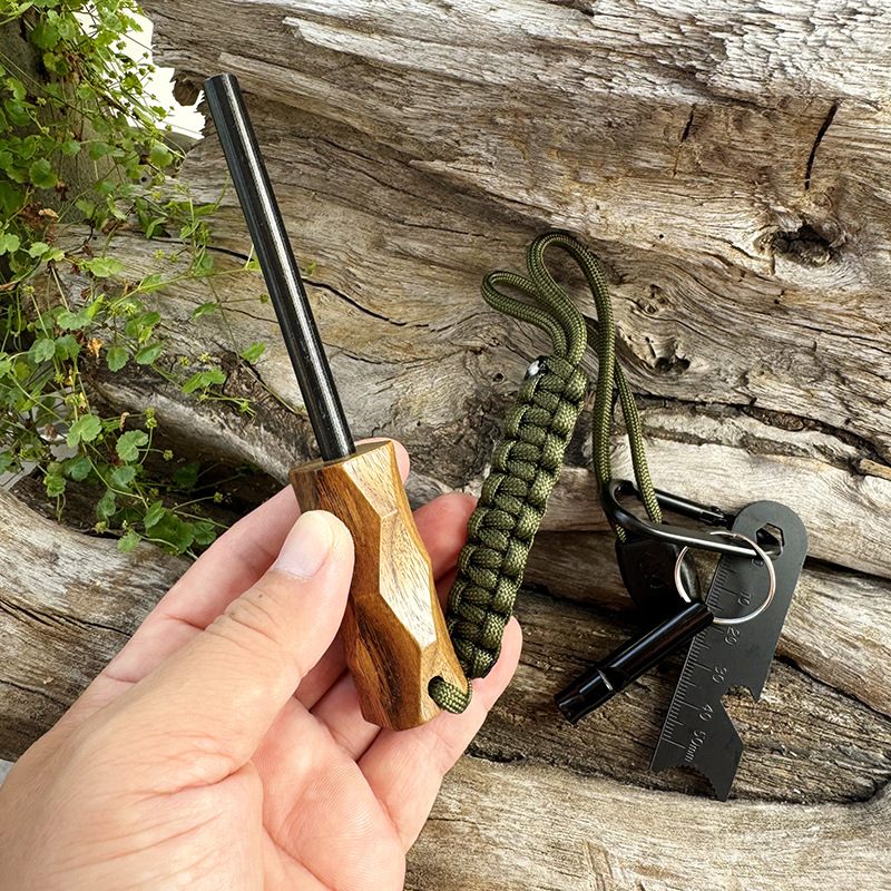 ที่จุดไฟแบบใช้หินเหล็กไฟกลางแจ - Fire Starting Kit บทวิจารณ์และราคา
